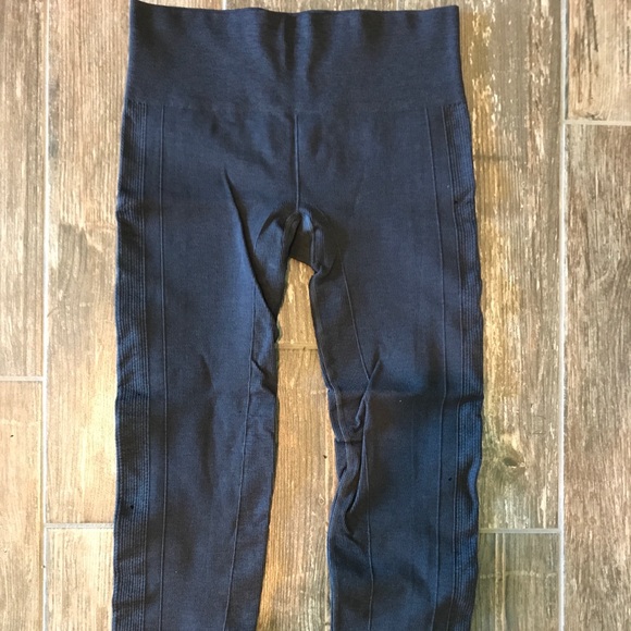 Lululemon In the Flow pants, sz 6 - Picture 1 of 1